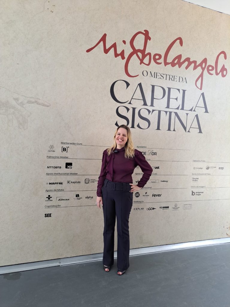 Tatiana Cerezer na exposição Michelangelo