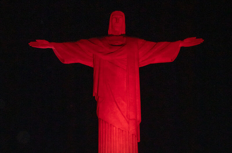 Cristo Redentor Vermelho pelos 100 anos da Generali