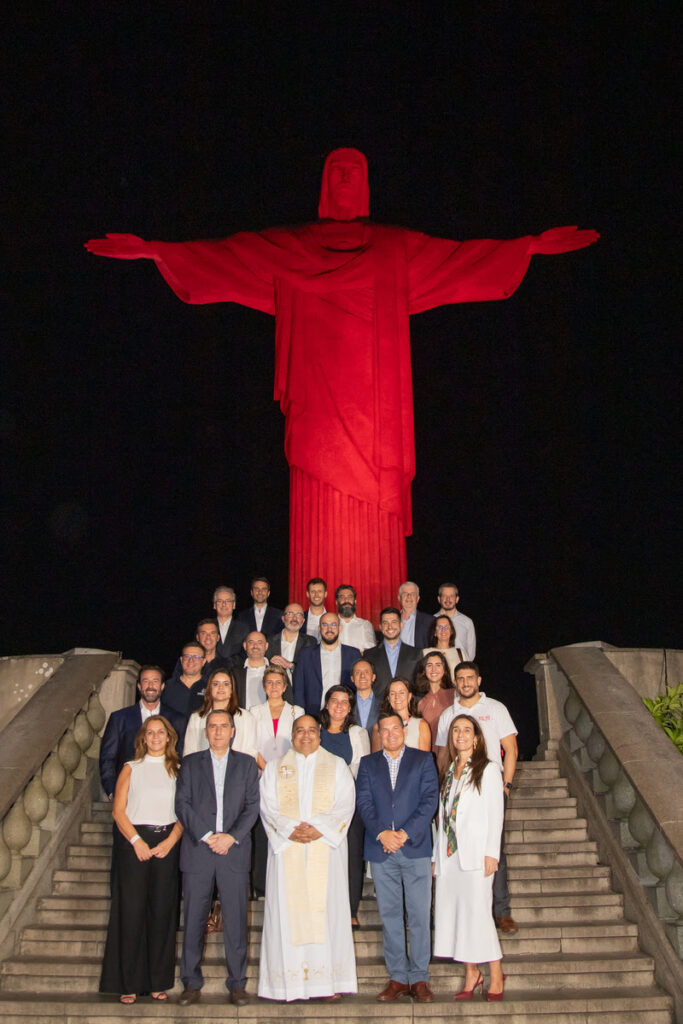 Equipe da Generali comemora 100 anos no Cristo Redentor