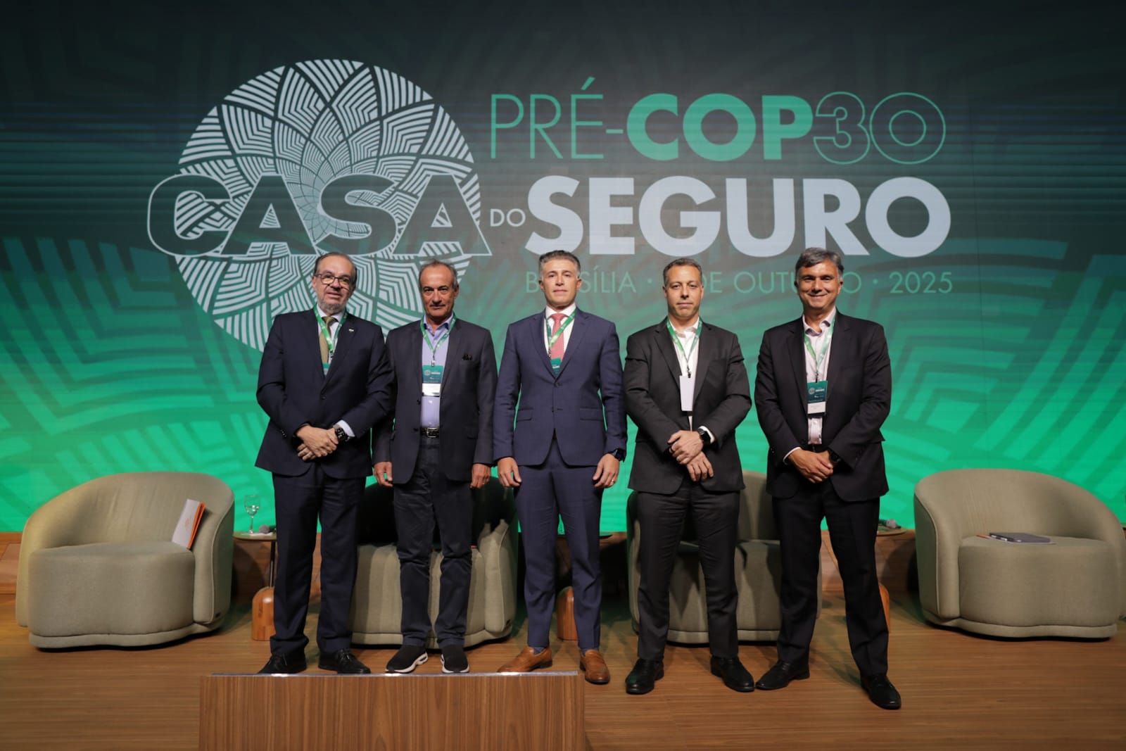 Roberto Muniz, Roberto Guimarães, Roque Melo, Flavio Papelbaum e Esteves Conalgo. CRÉDITO: Leandro Lacerda/CNseg