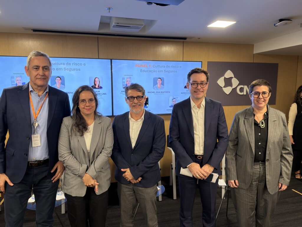 ENS debate educação e seguros inclusivos em evento