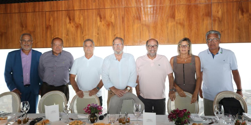 Mesa de trabalho: Gilberto Januário, Lacir Marcondes de Melo, Edmar Fornazzari, Álvaro Fonseca, Boris Ber, Ivone Arello e Jorge Teixeira Barbosa