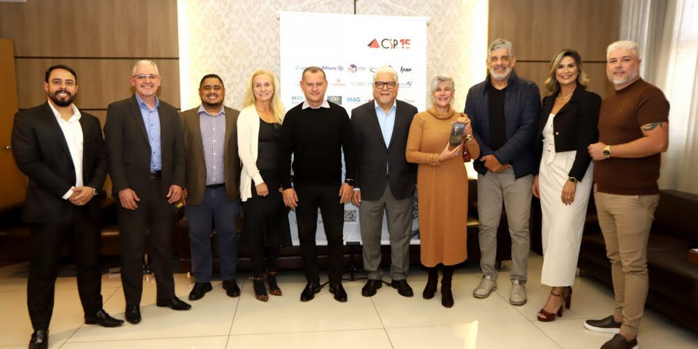 Dirigentes do CSP-MG, representantes das beneméritas Bradesco Seguros, Simetria Brasil, PEPER e Affiance com os corretores parceiros que contaram seus cases de sucesso