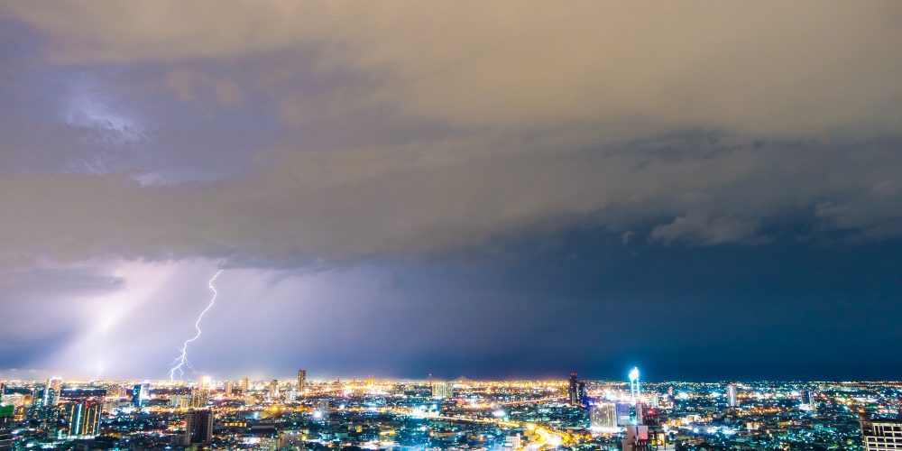 Chuvas de verão e alagamentos reforçam a importância do seguro para automóveis e residências