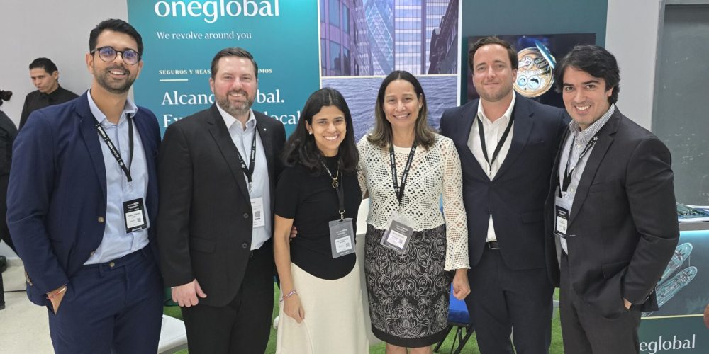 Equipe da Oneglobal com representantes do IRB(Re), ressegurador parceiro da Oneglobal no Brasil e na América Latina, durante o Congresso ALSUM 2026, na Cidade do Panamá. Equipe da Oneglobal presente no congresso: Thomas Arosemena, Country Head Panamá e Regional Business Development Lead América Central (Cidade do Panamá), porta-voz Nadia del Cid, Operations Manager, Oneglobal Panamá Edward Dowles, Partner, Marine, Aviation, Specie & Transportation (Londres) Dalia De León Medina, Associate (Londres) Lina Peña, Sales Leader Colômbia e LATAM (Bogotá) Alonso Gonzalez Arbulu, Broker, Oneglobal Peru (Lima) Gutembergue Junior, Global Marketing & Communications Manager Gutembergue Junior	​​​​