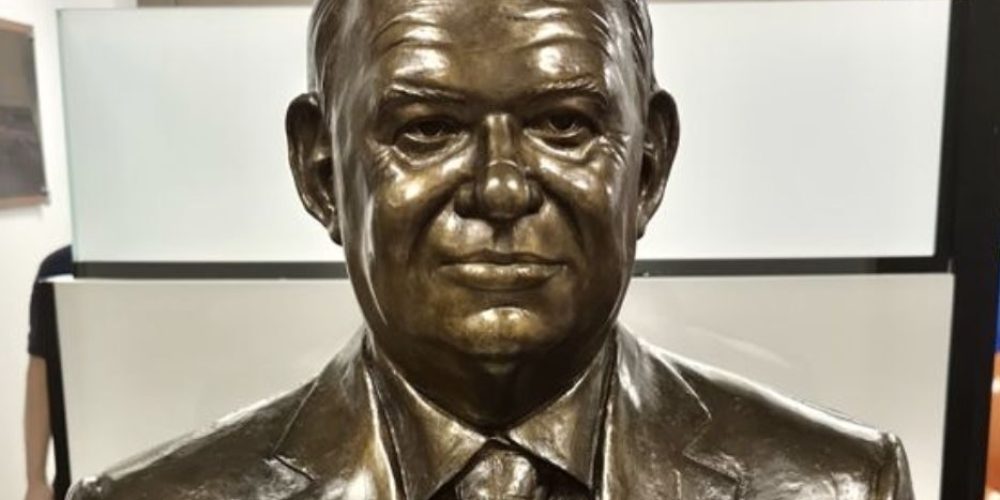 Busto de Antônio Carlos Guimarães Senra - Foto: Divulgação