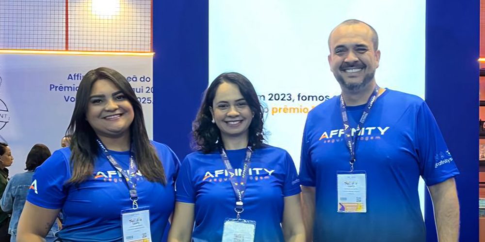 Elisandra Morel, que lidera o Canal de Corretoras do Affinity, entre Lhays Veríssimo e Rodrigo Almeida