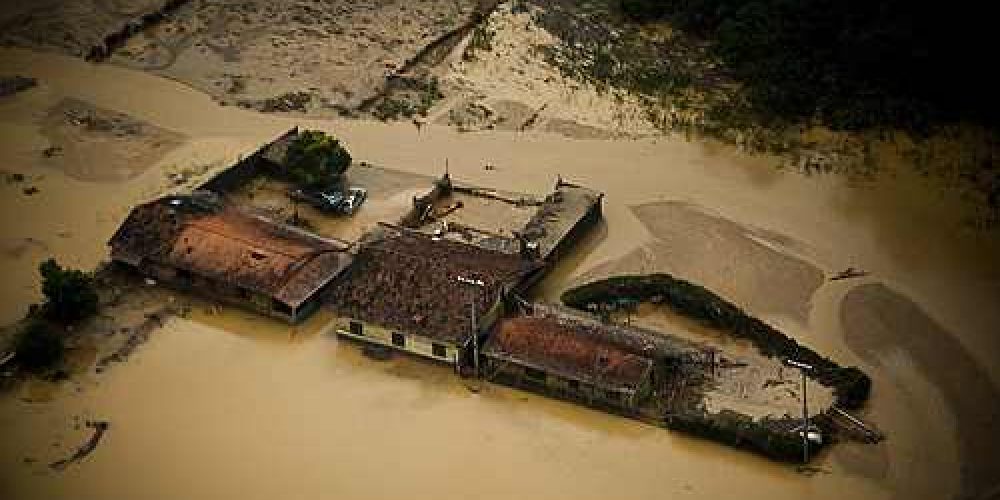 Enchente em Teresópolis (RJ) em 2011/Foto de Daniel Marenco/Folhapress
