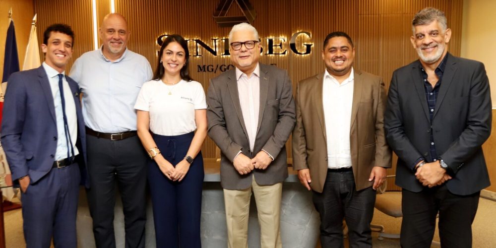 Especialistas convidados e representantes do CSP-MG durante o 1º Simpósio “Como aumentar a proteção da sociedade”