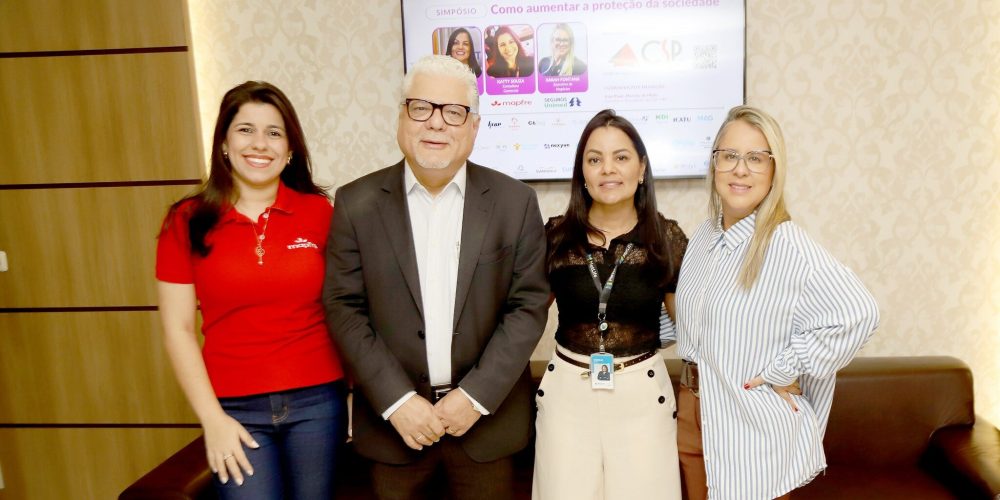 Katty Souza (Mapfre), Gisélia Duarte (MetLife), João Paulo Mello (presidente do CSP-MG) e Sarah Fontana (Seguros Unimed) - Fotos: Arnaldo Athayde