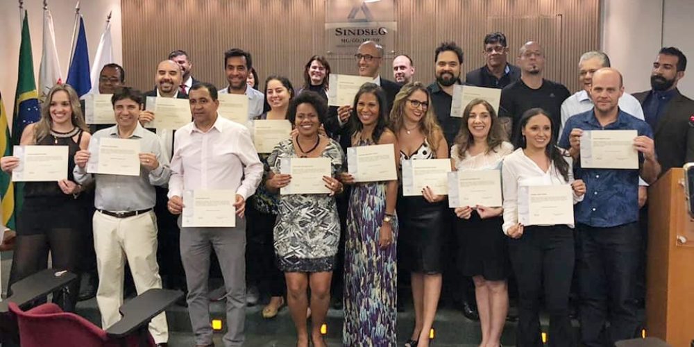 Novos corretores de seguros receberam certificados durante solenidade realizada em Belo Horizonte