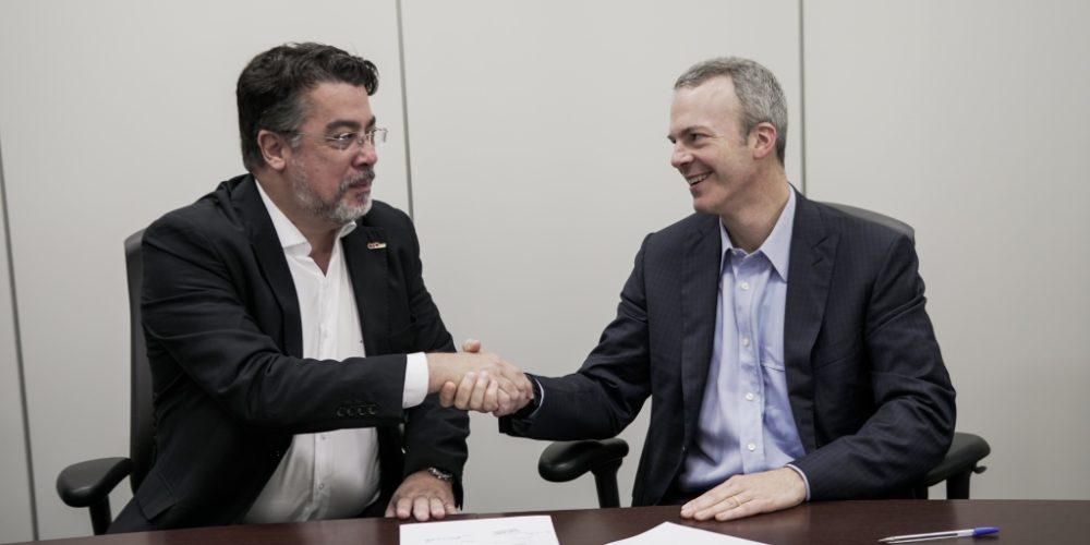 Rui Calandrini Filho e Luciano Snel Corrêa na assinatura de contrato (1)