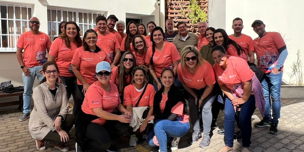 Zurich cresce 34% em Campinas e promove ação social com crianças da instituição Semente Esperança, unindo voluntariado e sustentabilidade.