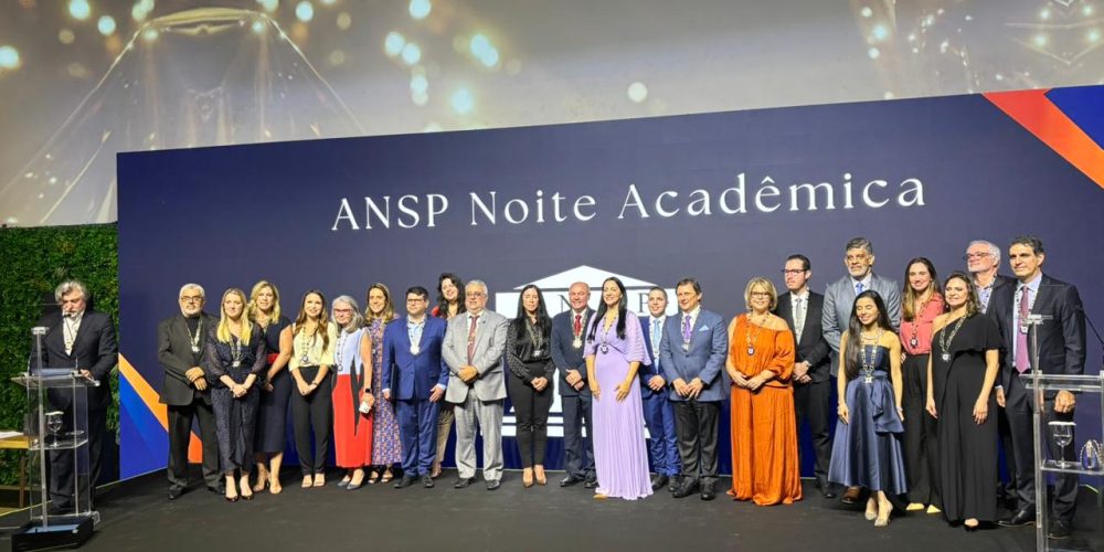 Novos acadêmicos empossados