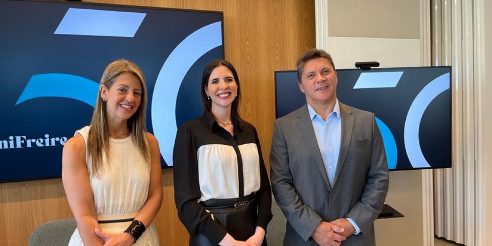 Ana Paula Santos, conselheira titular do CRSNSP; Bárbara Bassani, sócia de TozziniFreire Advogados; e Washington Luis Bezerra da Silva, diretor executivo jurídico e de relações institucionais do Grupo