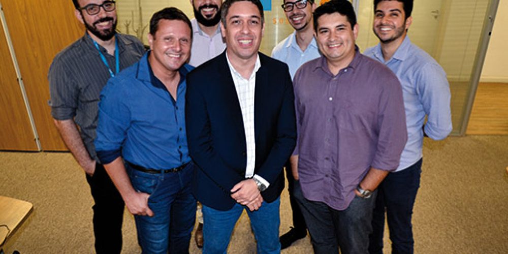 À frente: Rodrigo Copelo, André Antunes e Eduardo Souza.
Atrás: Raphael Carbone, Rafael Cirino, Luis Felipe e Marcello Britto