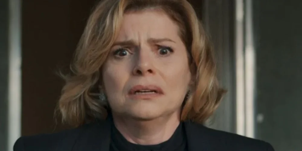 Odete Roitman (Debora Bloch) no remake de Vale Tudo: ela vai sabotar remédio de inimigo na trama