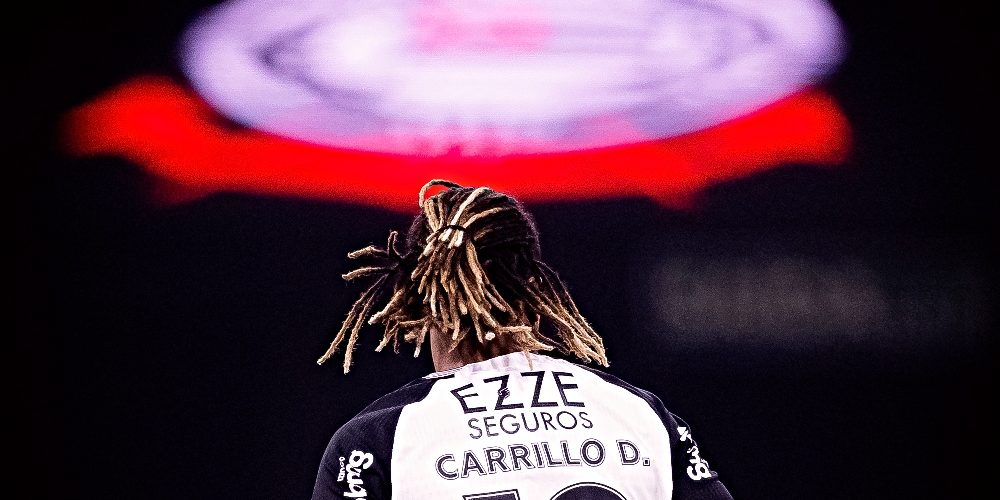 Logo da EZZE segue na camiseta do clube até a Copa do Mundo Foto: Agência Cotinthians