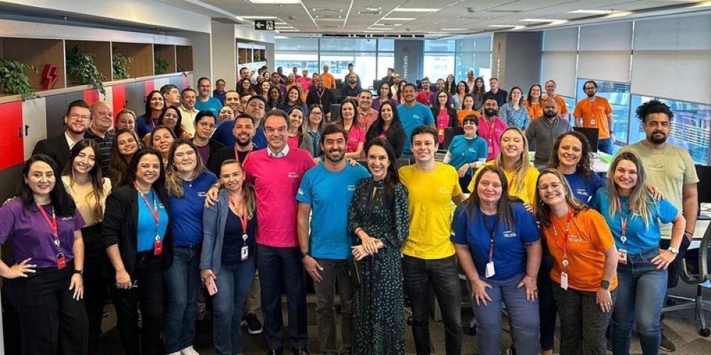 As squads do Mapfre Village, com o CEO Felipe Nascimento e a head de Transformação Daniela Neves à frente: passo fundamental para a aceleração da metodologia ágil