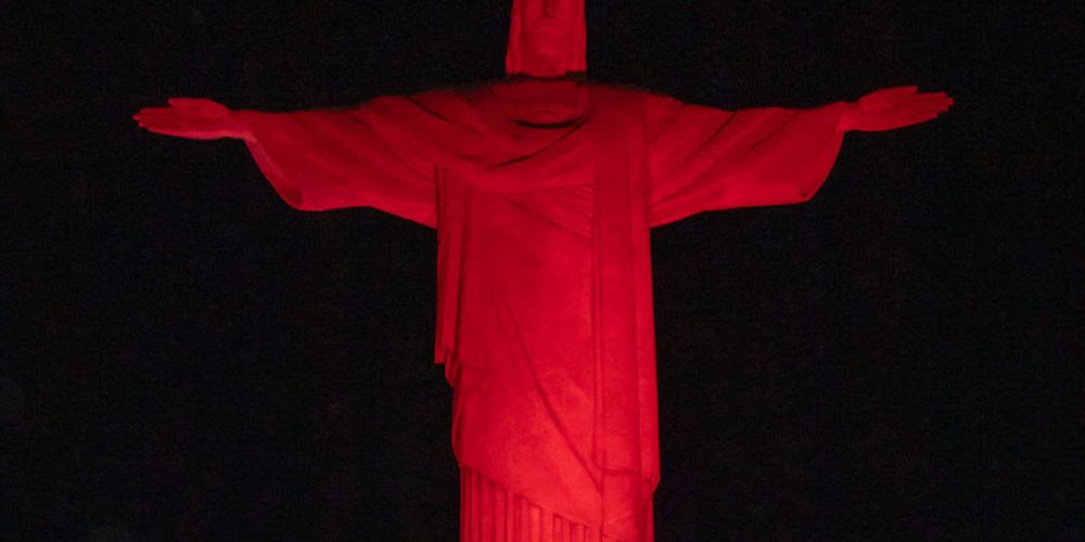 Cristo Redentor Vermelho pelos 100 anos da Generali