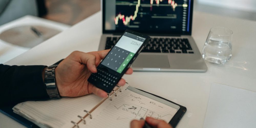 O mais recente relatório da Federação aponta que, em junho de 2025, a captação líquida foi negativa em R$ 3,1 bilhões — o pior resultado da série histórica.