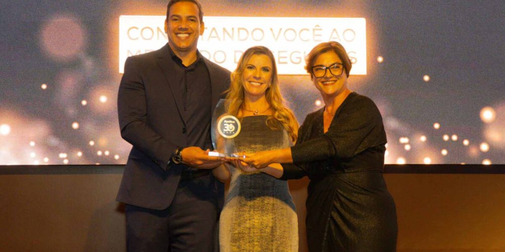 PROAUTO prestigia os 30 anos da Revista Apólice e reforça compromisso com a comunicação qualificada no setor de seguros