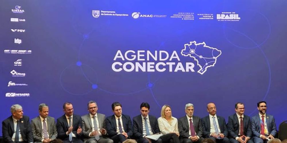 Representantes do MPor e autoridades do setor aeroviário durante lançamento da Agenda ConcetAR, em Brasília (DF). Foto: Divulgação/CNseg