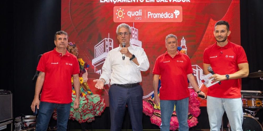 Da esquerda para a direita: Edécio Paris, Superintendente Regional de Vendas da Qualicorp (Nordeste); Jorge Oliveira, CEO da Promédica; Marcos Buzo, Diretor Comercial, Relacionamento e Produtos da Qualicorp; e Jaime Meira, Gerente de Vendas da Qualicorp (BA, SE, AL e RN). Imagem: Divulgação
