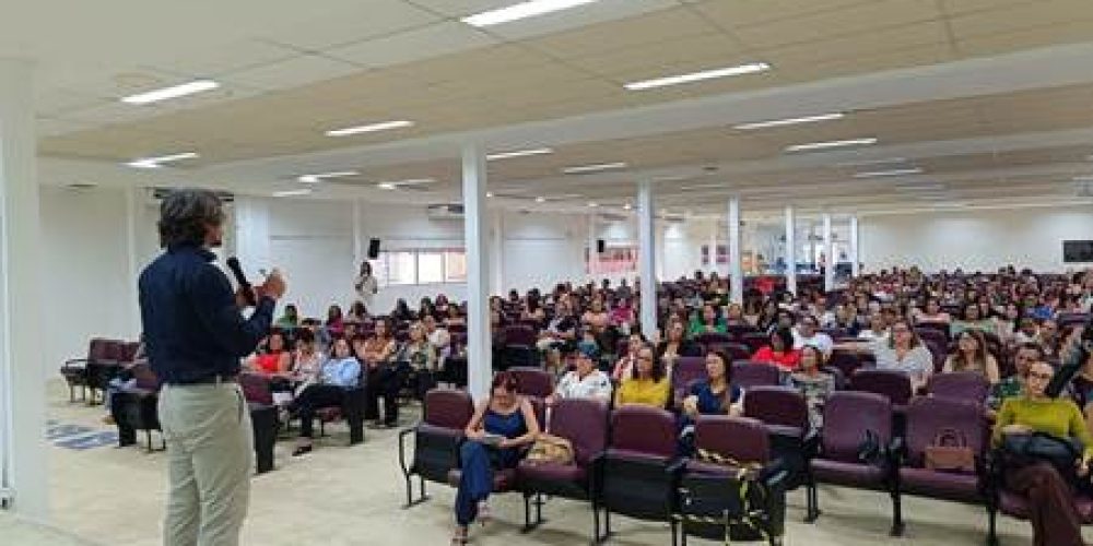 Professores e profissionais da Educação presentes na formação do programa Viver com Saúde em Recife
